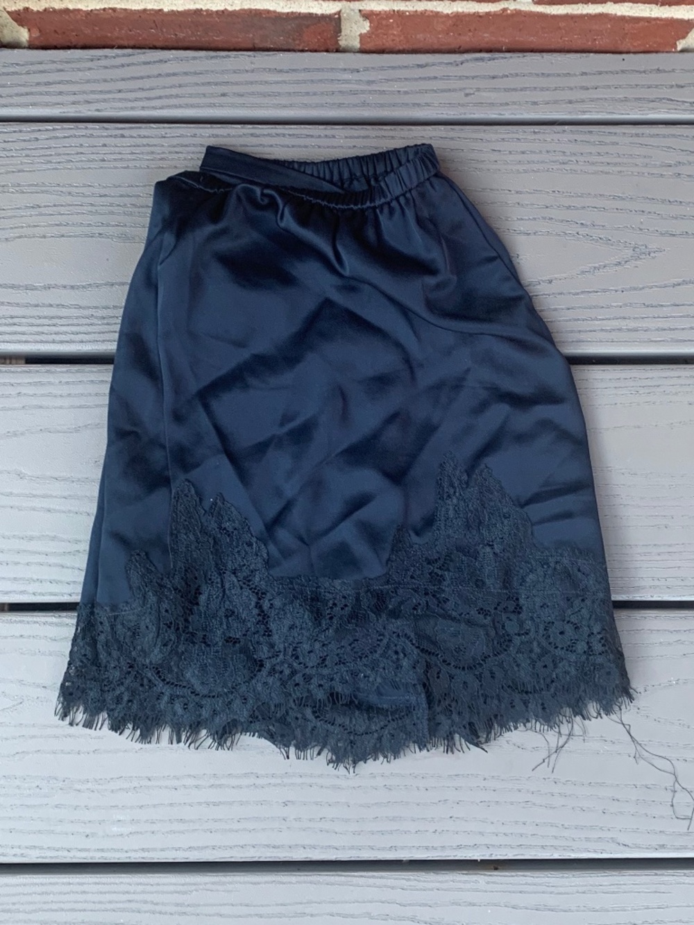 Reformation Satin Short - Picture 10 of 10